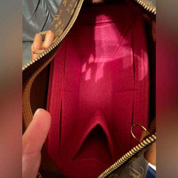 Preowned Louis Vuitton speedy 30 in excellent condition. - Picture 10 of 14